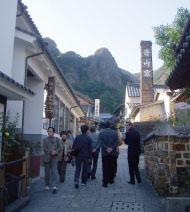 有田ならではの煙突の立ち並ぶ風景